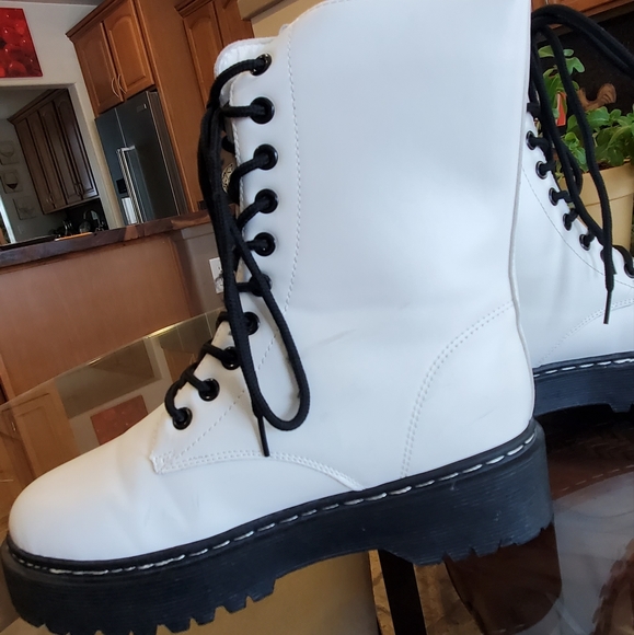 UNILADY WHITE COMBAT BOOTS SZ 7 - Picture 3 of 11